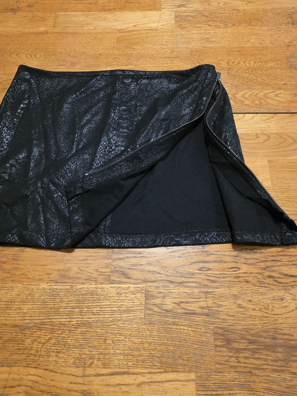 Vince Camuto Black Faux-Snakeskin Mini Skirt with Side Zip Detail